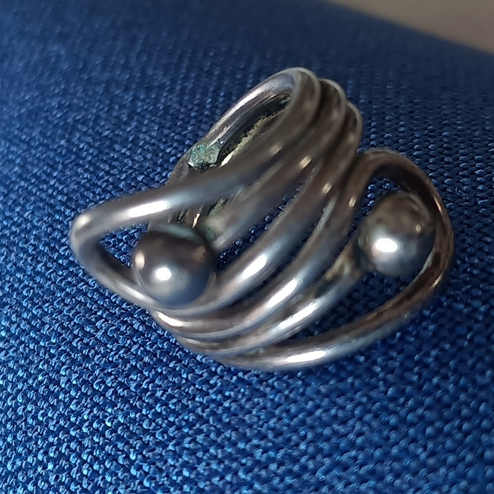 Elegant Silver Swirl Ring - Picture 5 of 5